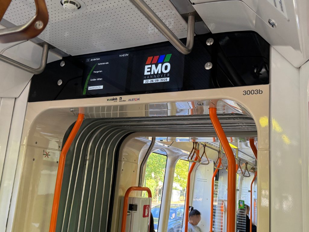 EMO-Hannover-Werbung auf einem Stadtbahn-Infodisplay